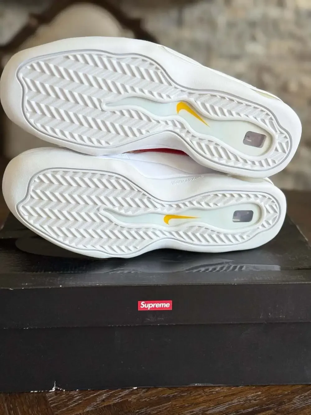 Supreme x Nike Air Bakin White Amarillo DX3292-100 Size 8.5 New With Box Rare!